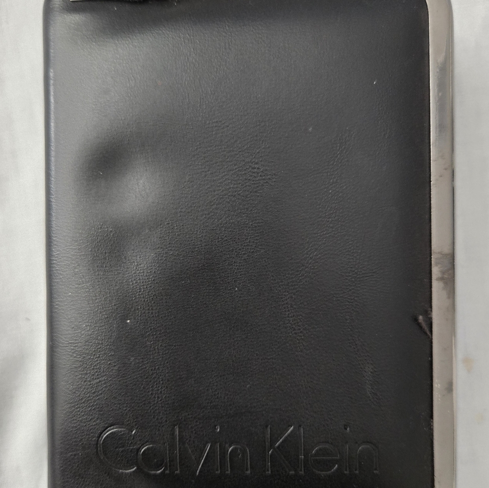 CALVIN KLEIN MANICURE CASE